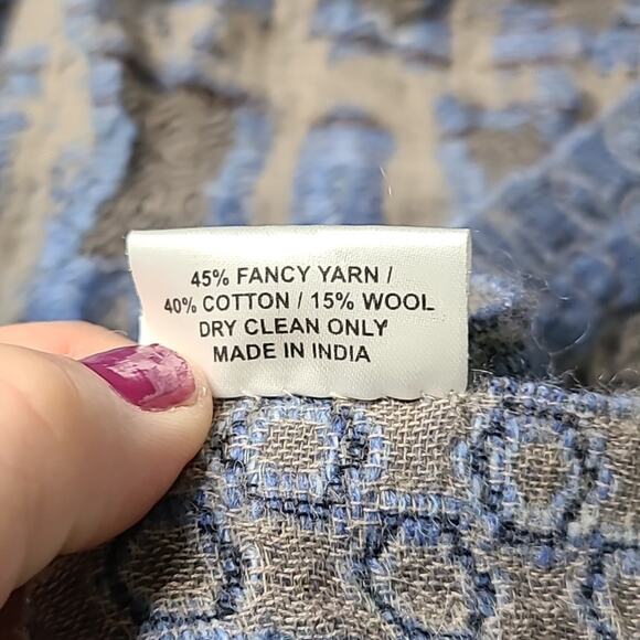 SAACHI wool blend scarf/wrap - Picture 7 of 8